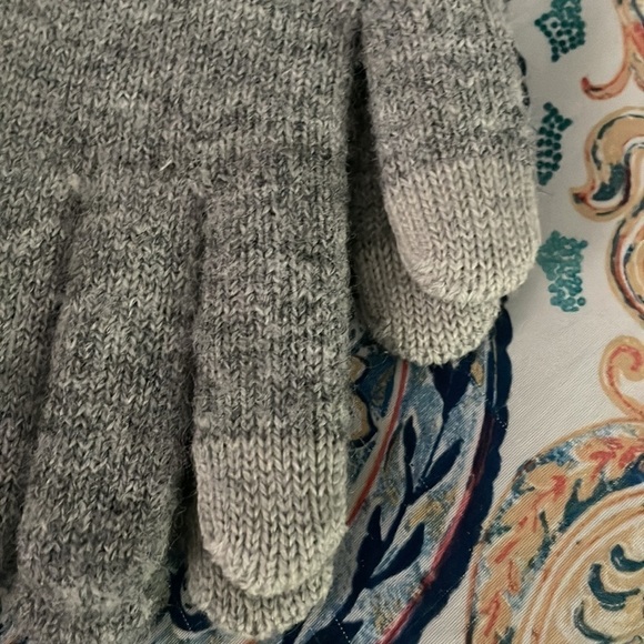 C.C gray gloves - Picture 6 of 6